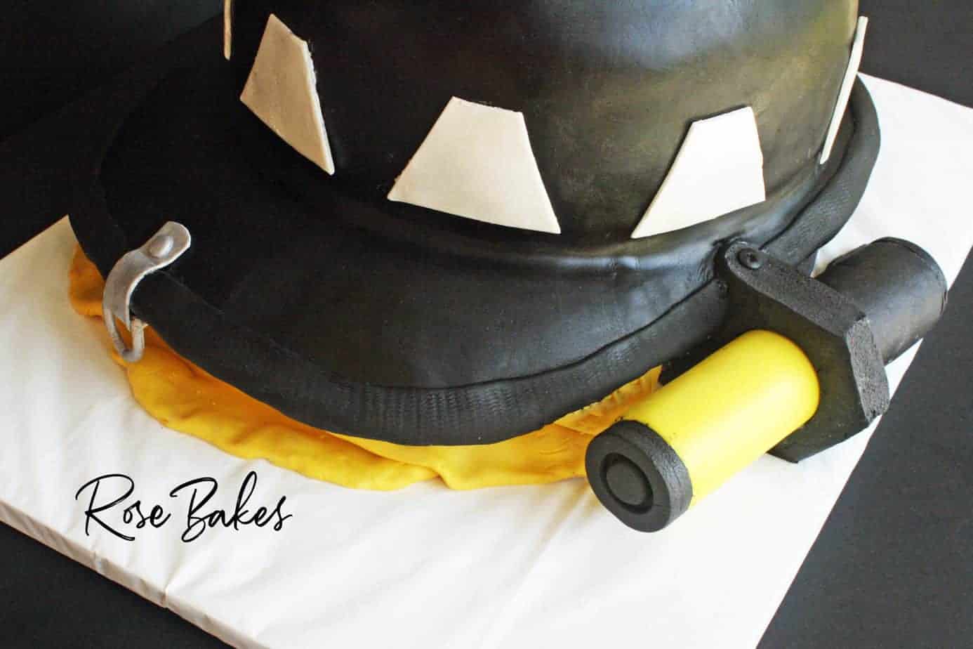back view of the firefighter's helmet cake