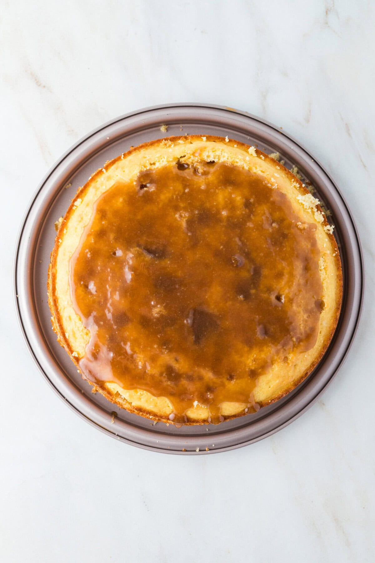 caramel filling on cake layer