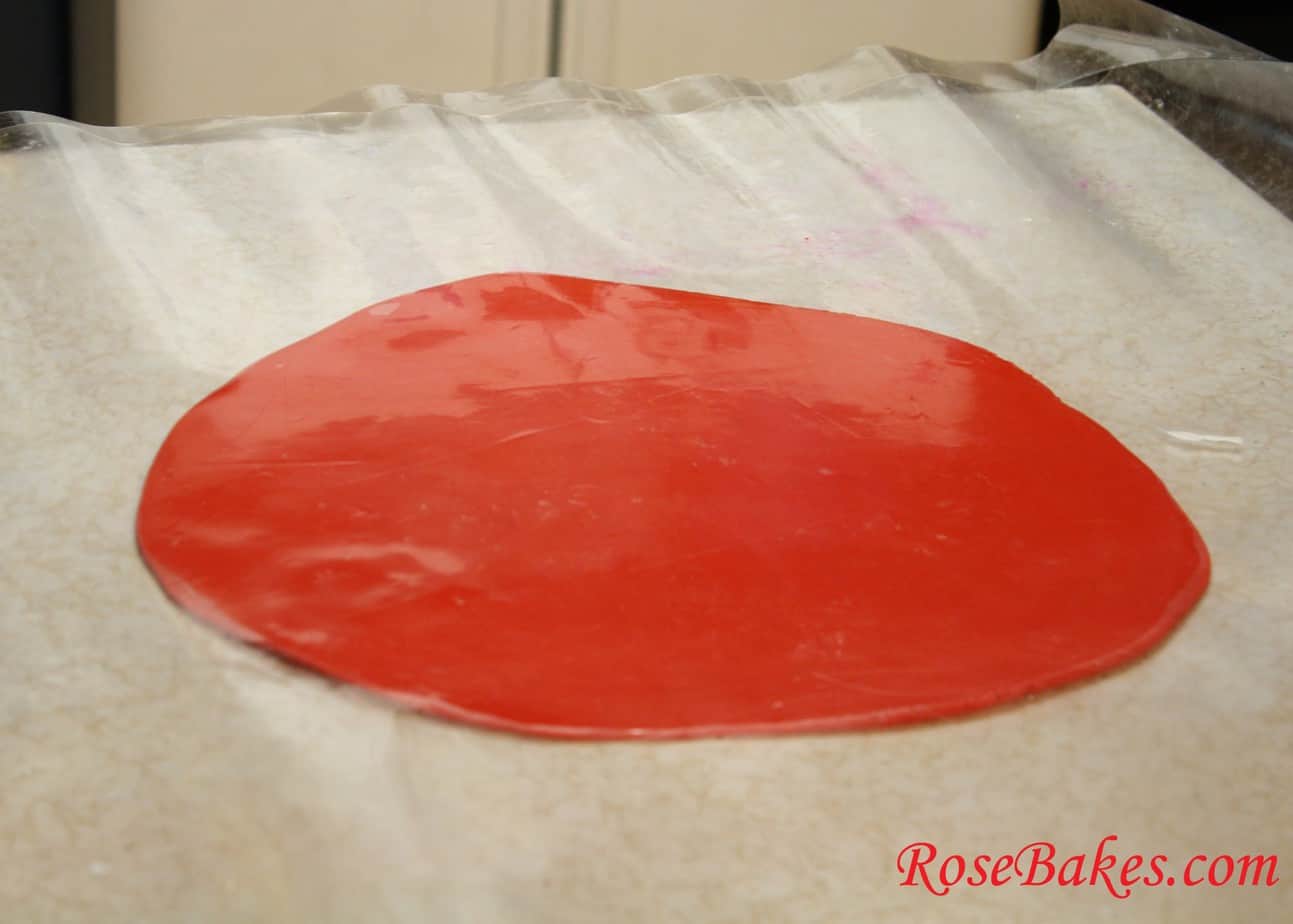 How to Cover a Round/Ball Cake with Fondant {Picture Tutorial}