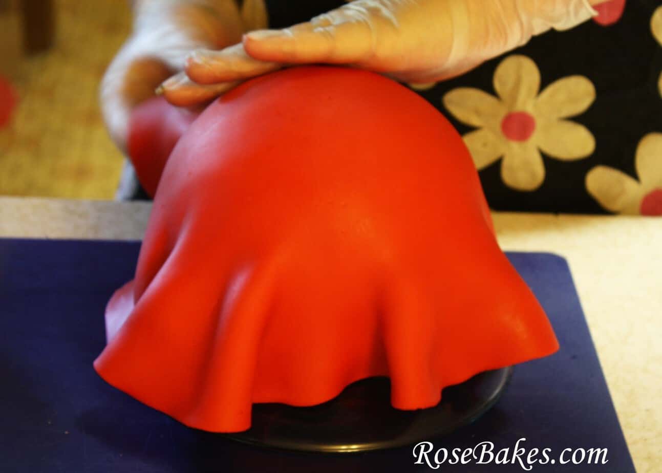 How to Cover a Round/Ball Cake with Fondant {Picture Tutorial}