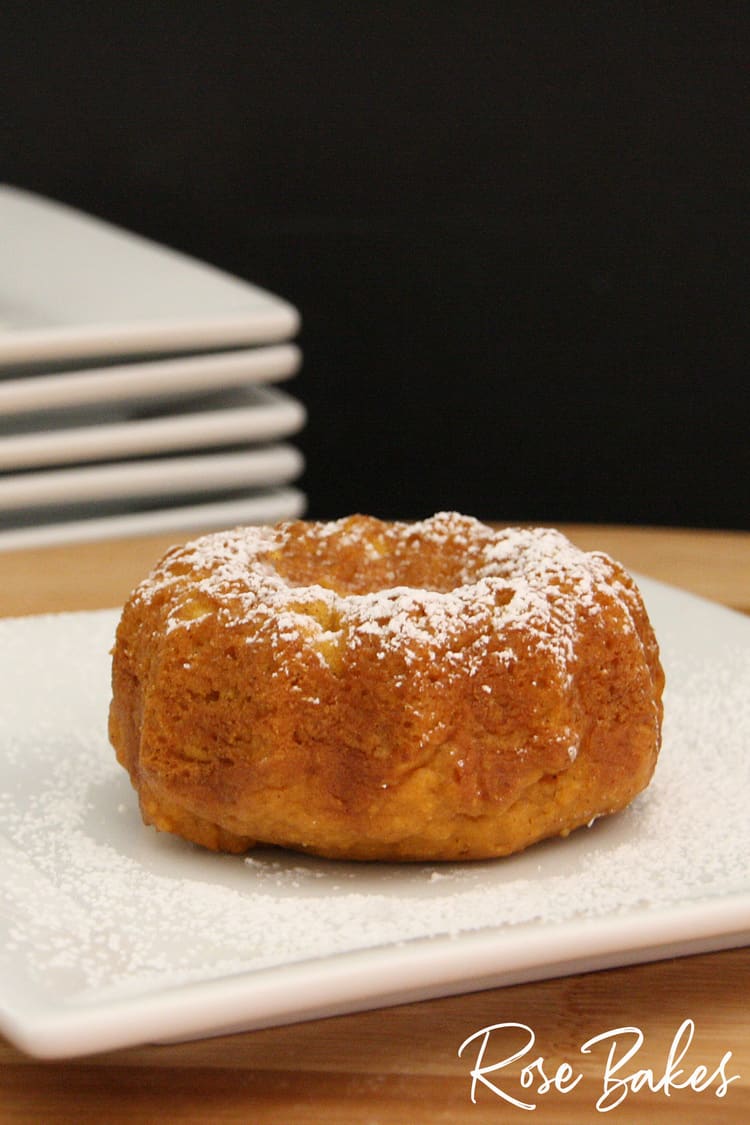 Pumpkin Spice Mini Bundt Pan with Powdered Sugar mini pumpkin spice bundt cake with sprinkled powder sugar as topping
