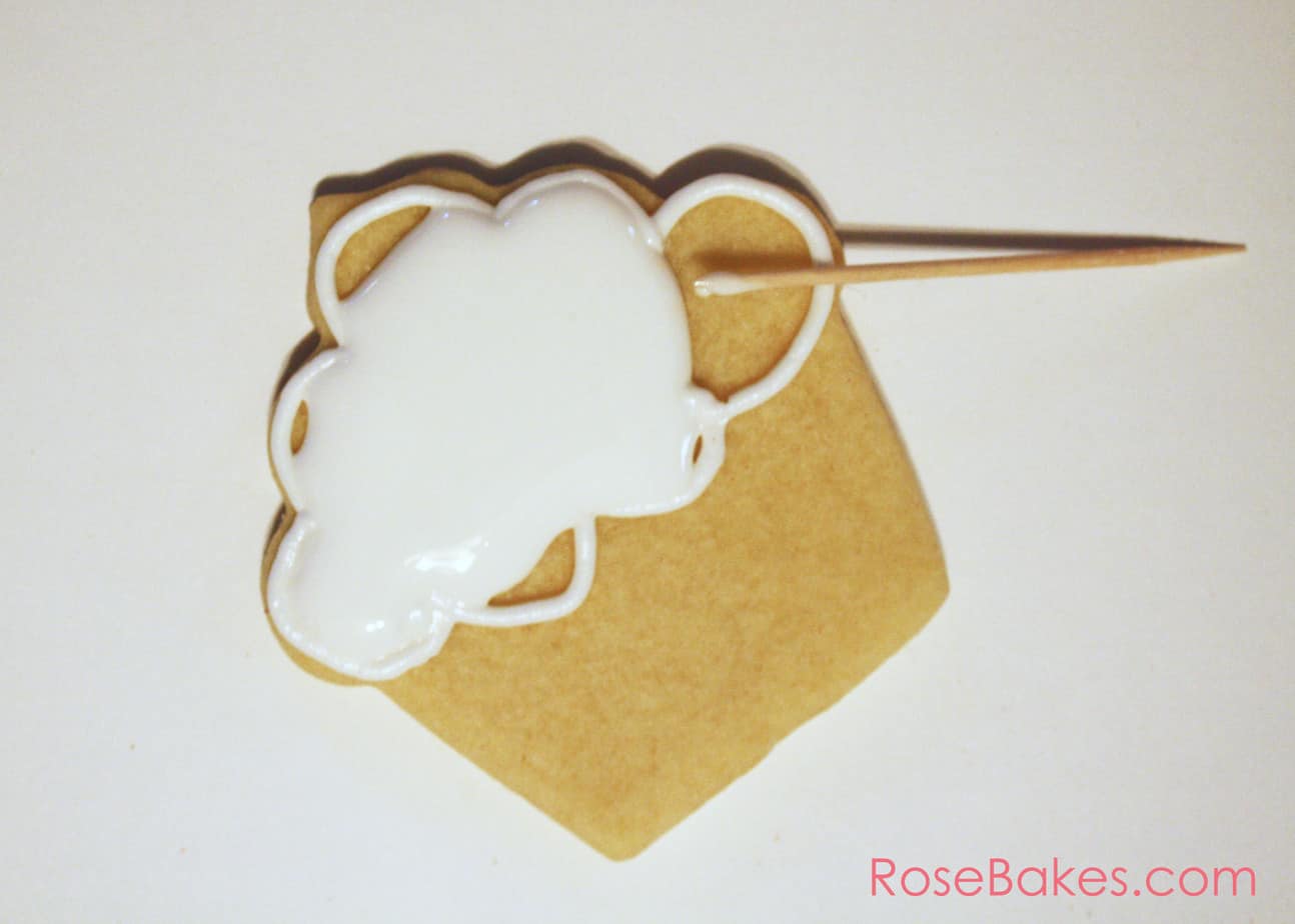 How to Decorate a Cupcake Cookie 04