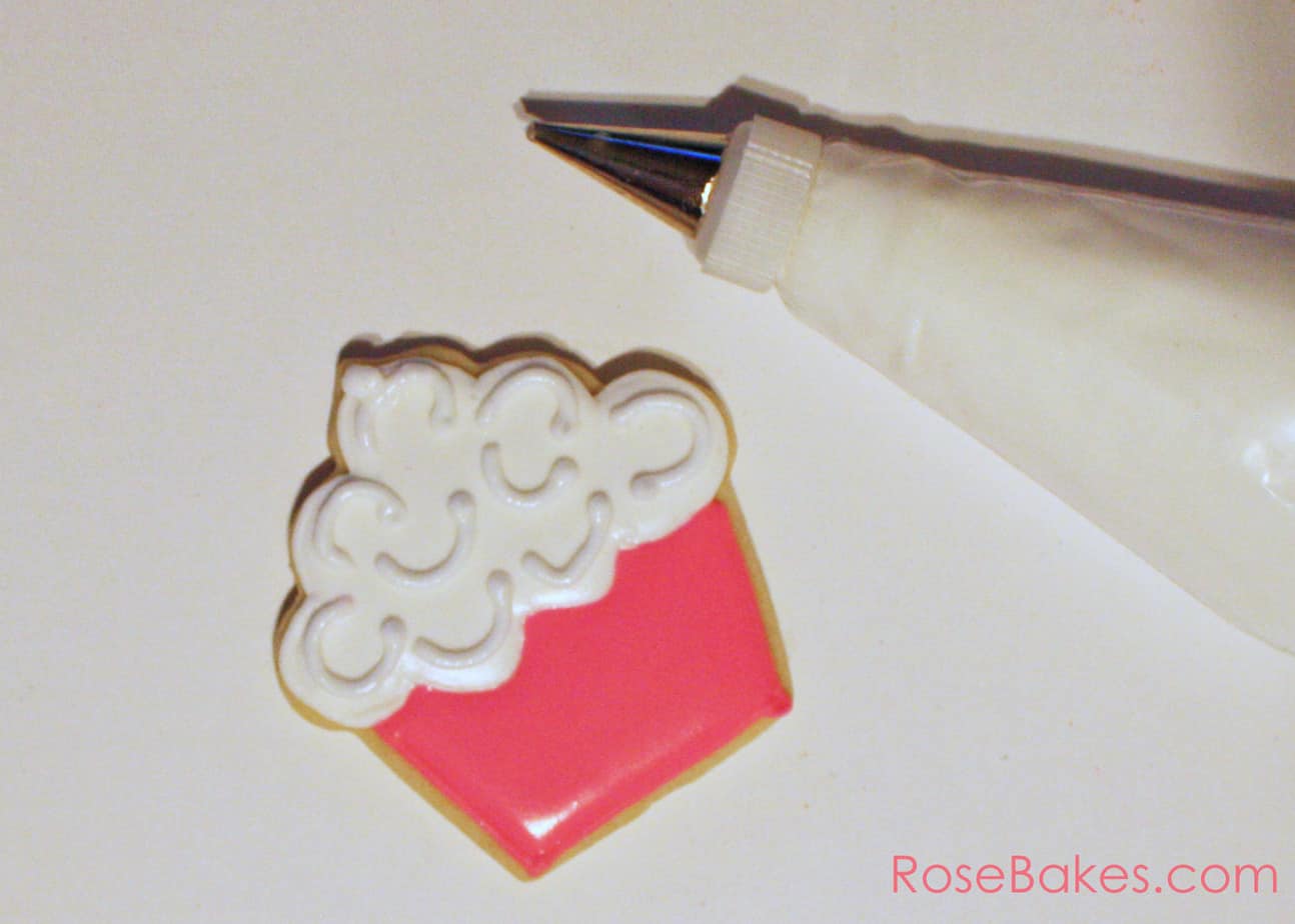 How to Decorate a Cupcake Cookie 11