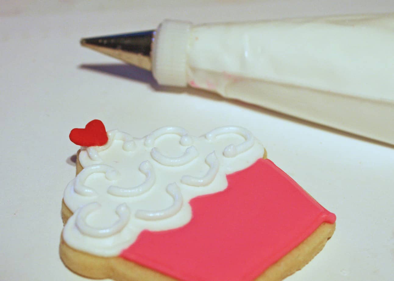 How to Decorate a Cupcake Cookie 12