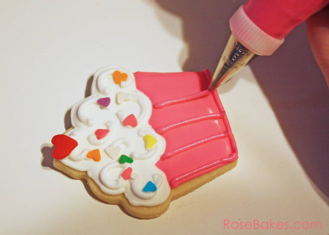 How to Decorate a Cupcake Cookie 17