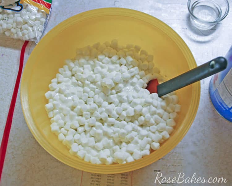 How to Make Homemade Marshmallow Fondant