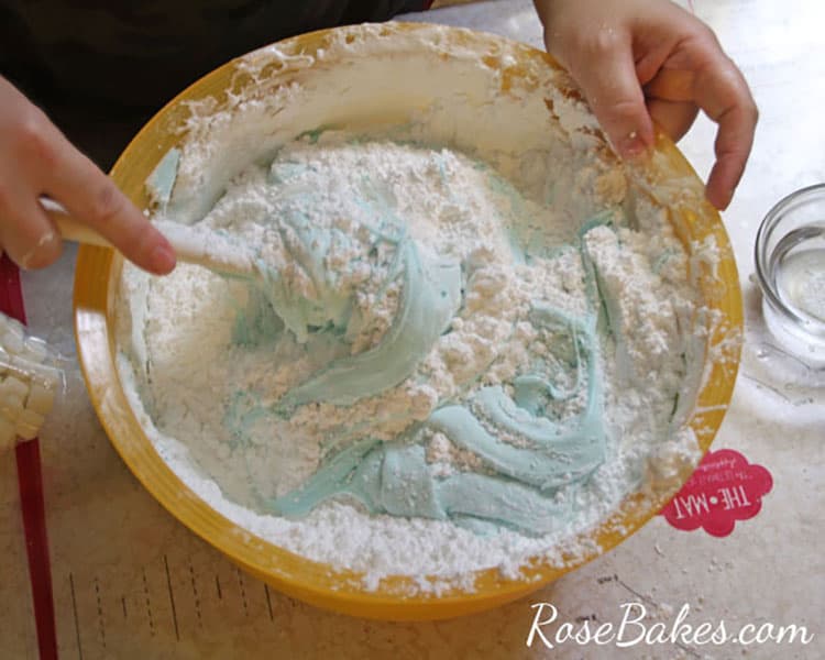 How to Make Homemade Marshmallow Fondant