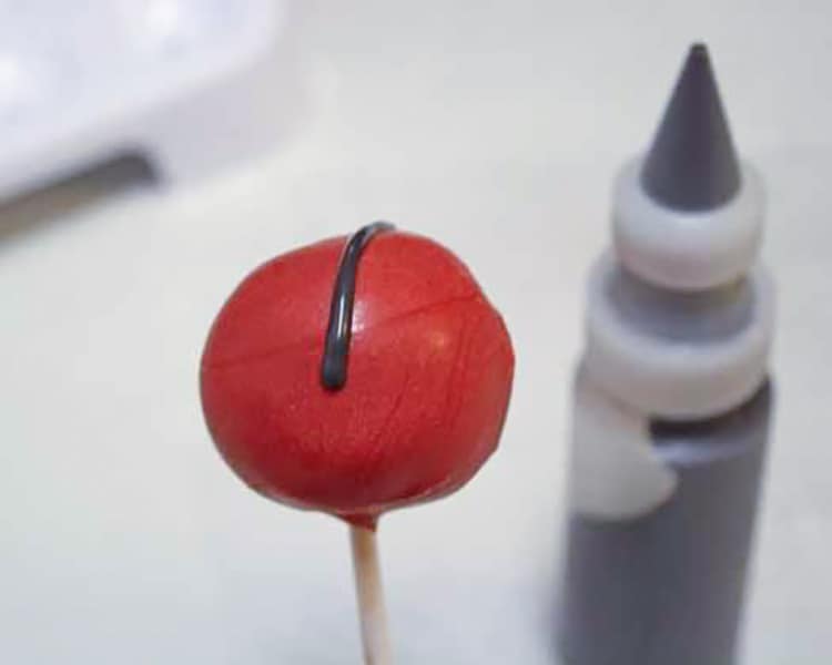 how-to-make-ladybug-cake-pops