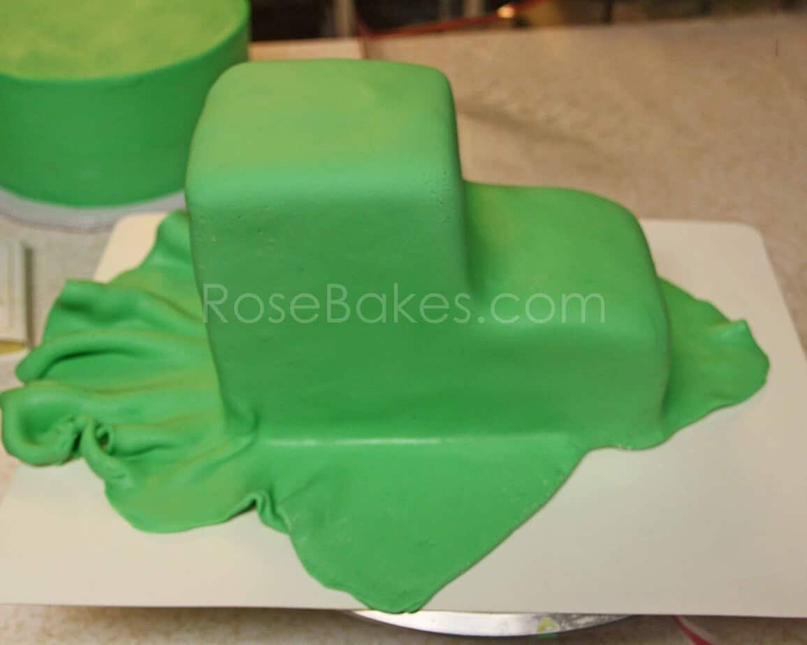 How to Make a Tractor Cake 16