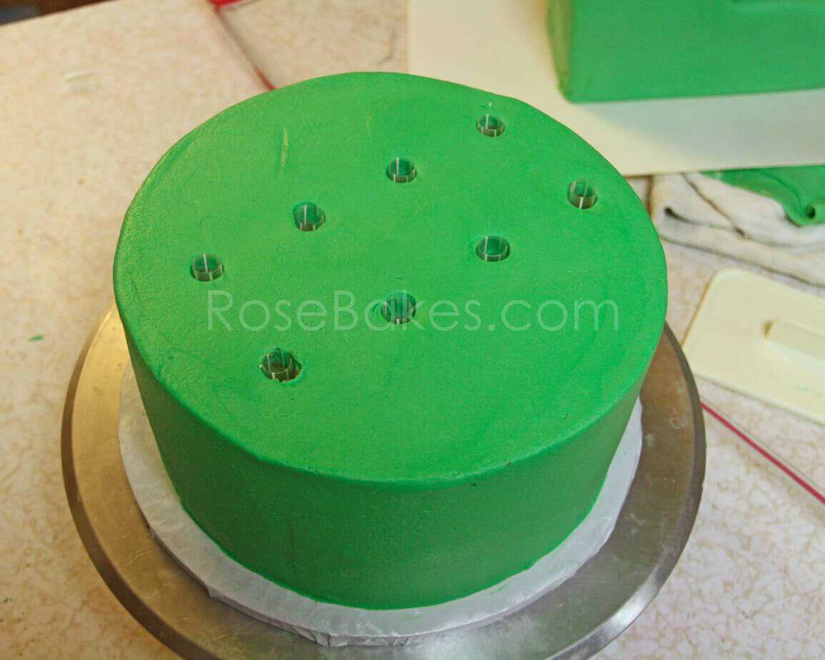 How to Make a Tractor Cake 19