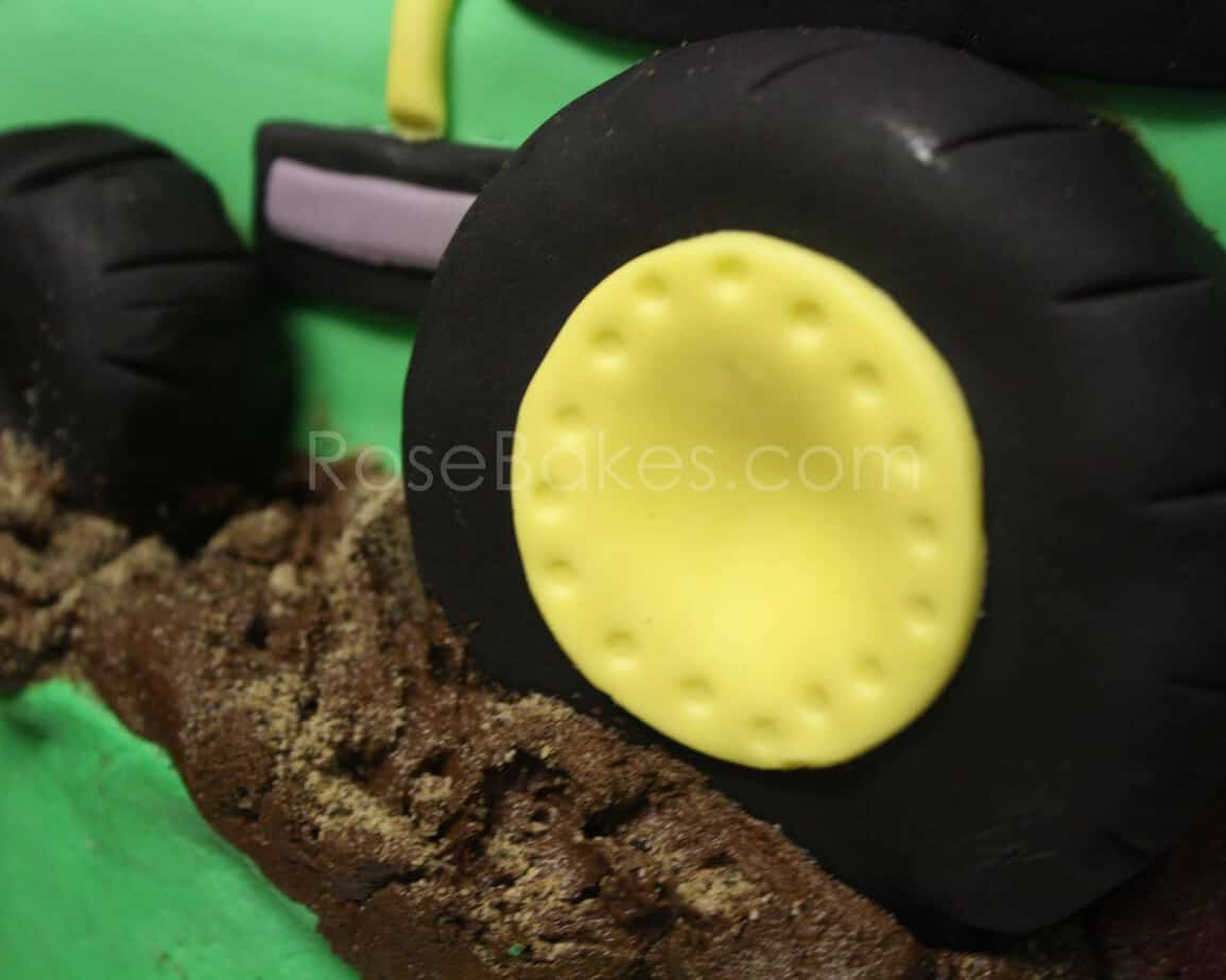 How to Make a Tractor Cake 38