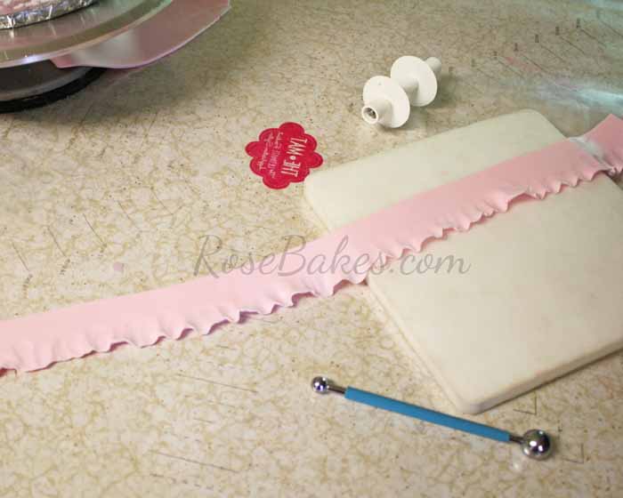 How to do Fondant Ruffles on a Cake