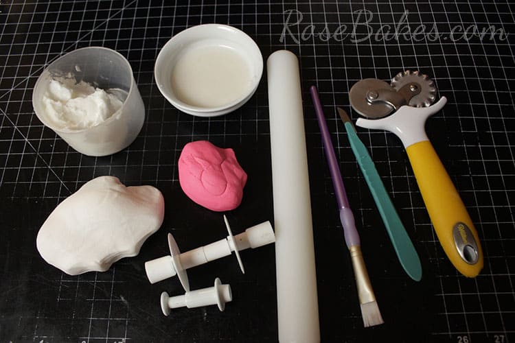 How to Make Polka Dot Bow 01