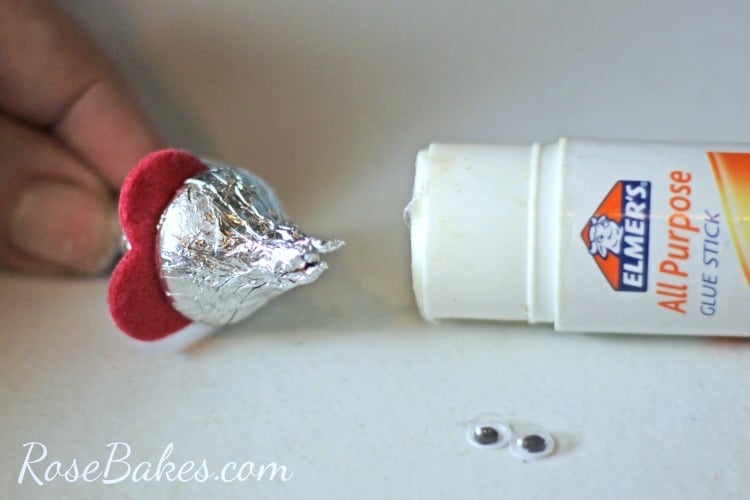 How to Make Valentine's Hershey Kisses Mice 04