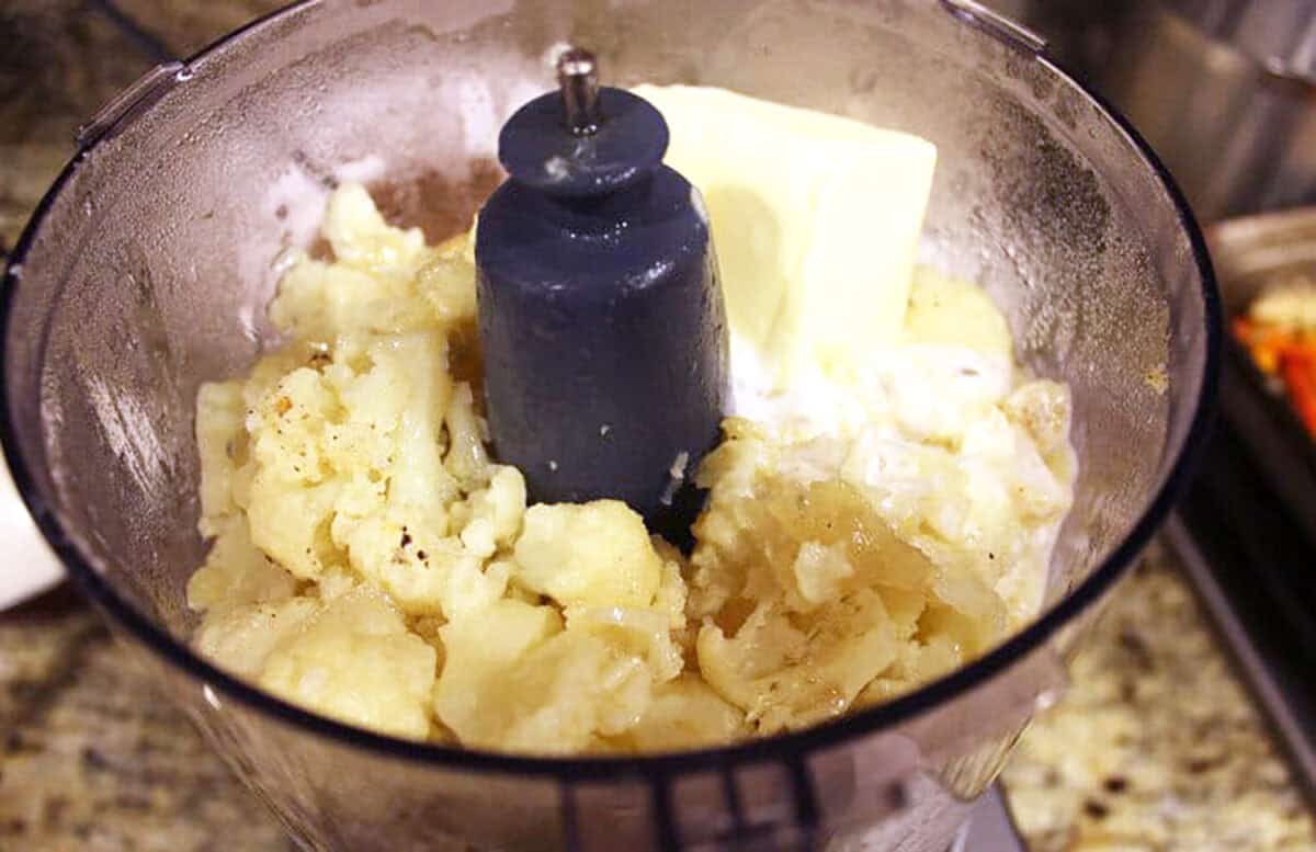 cooked cauliflower with butter and buttermilk in a blender