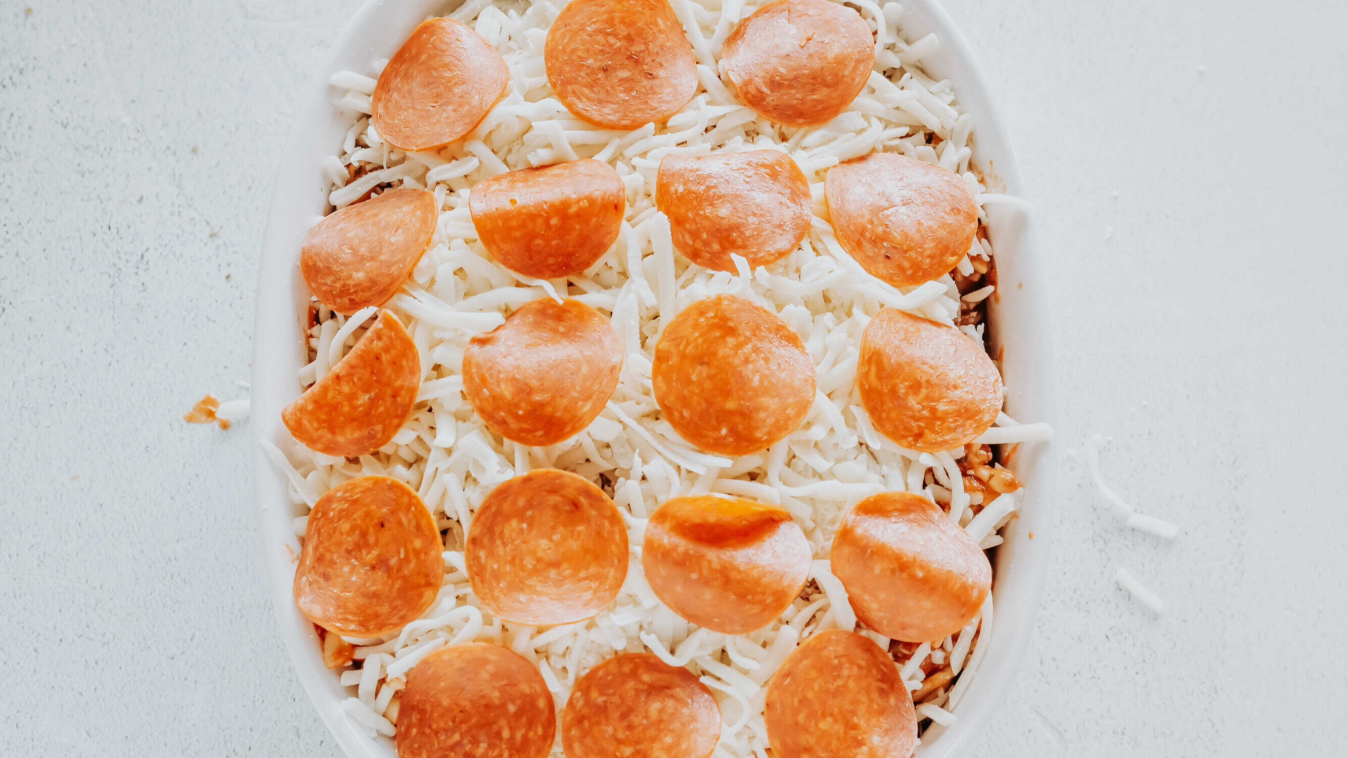 pepperoni on top of pizza pasta bake