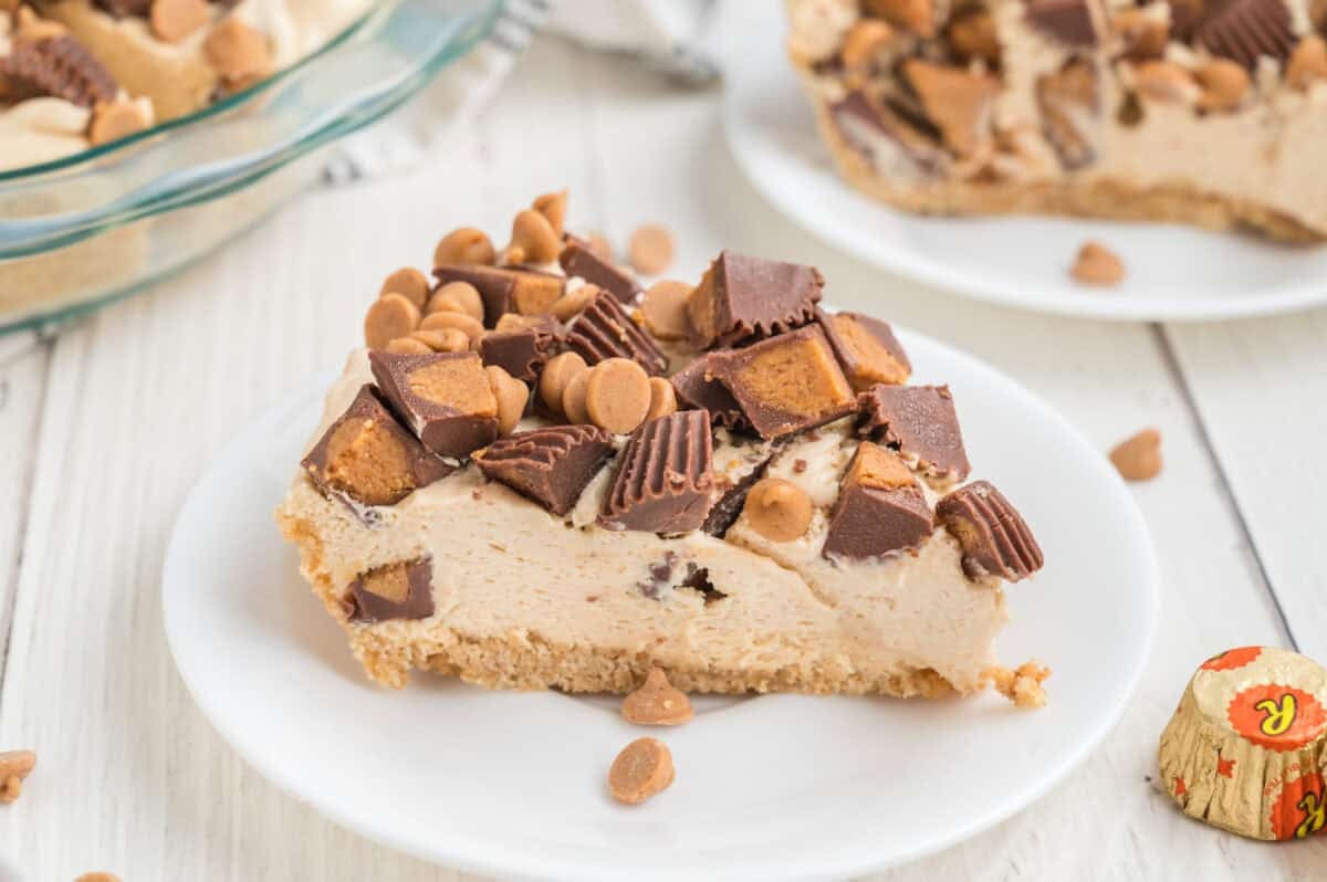 chocolate peanut butter pie slice topped with chopped reese's