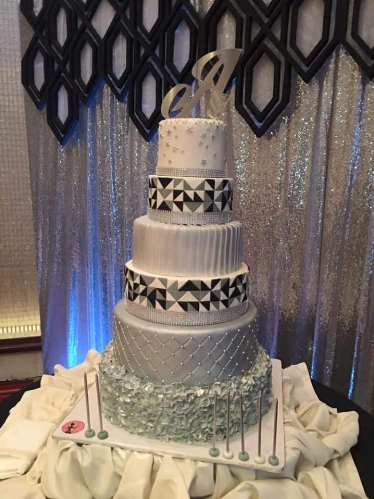 WTTC Winner Silver Cake