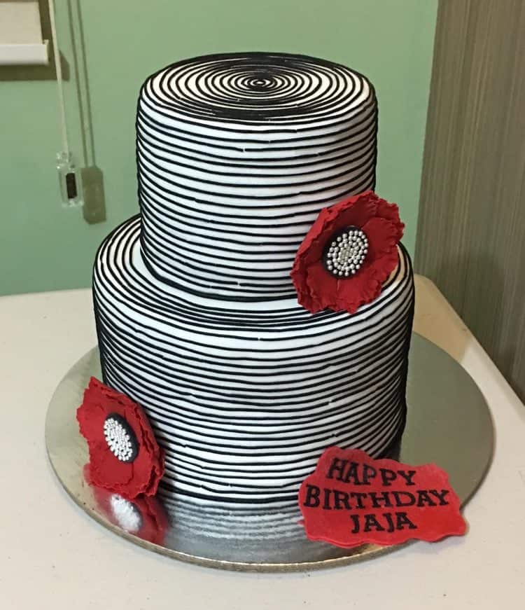WTTC Winner black & white cake