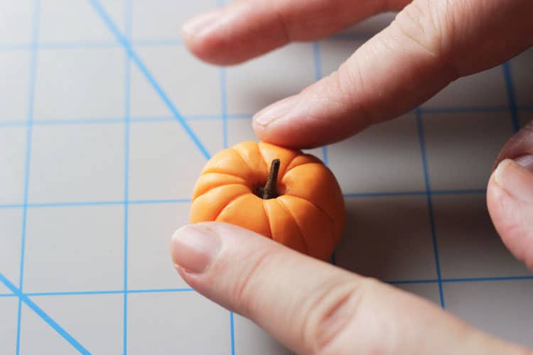easy pumpkin cupcake topper