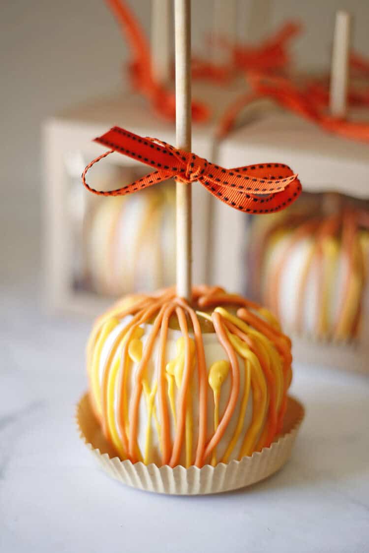 White Chocolate Caramel Apple with Wooden Stick and Kraft Brown Candy Apple Cup