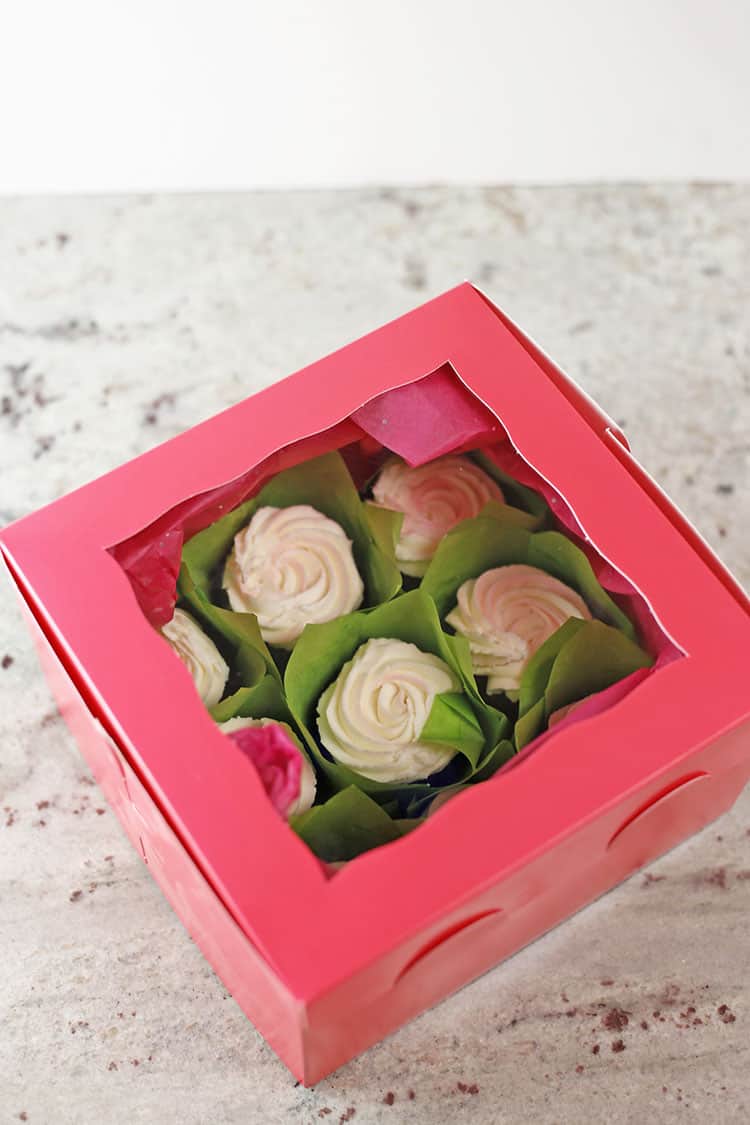How to Make Easy Cupcake Bouquets (in a box!)