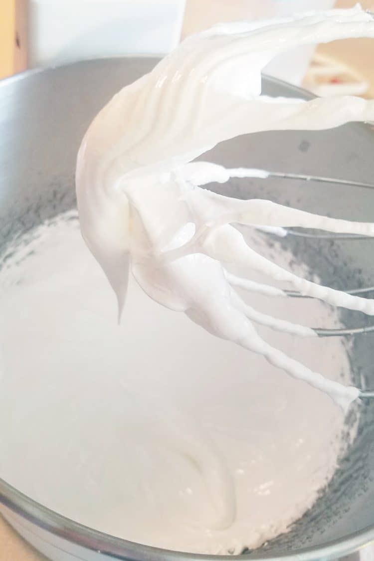 meringue for strawberry cheesecake macarons