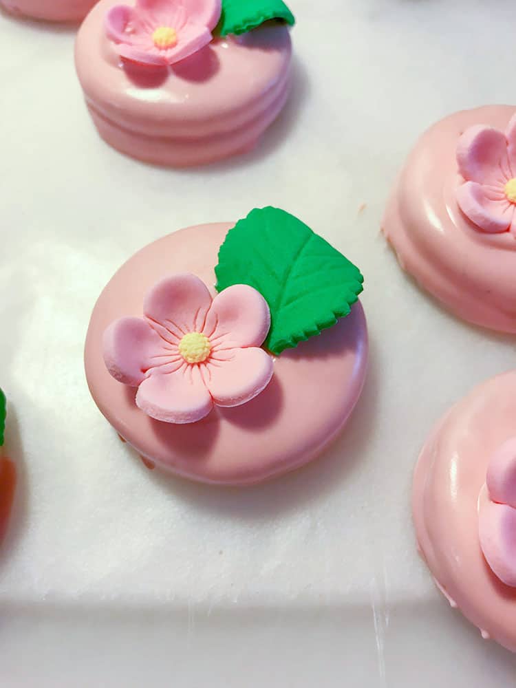 chocolate setting on wax paper for easy oreo flower cookies 