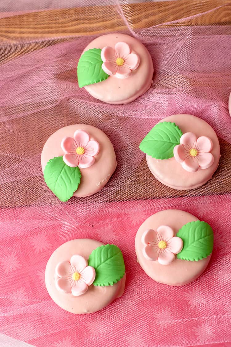 easy flower oreos - pink with pink flowers and leaves on pink lace