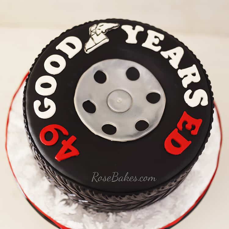 Tire cake picture from above