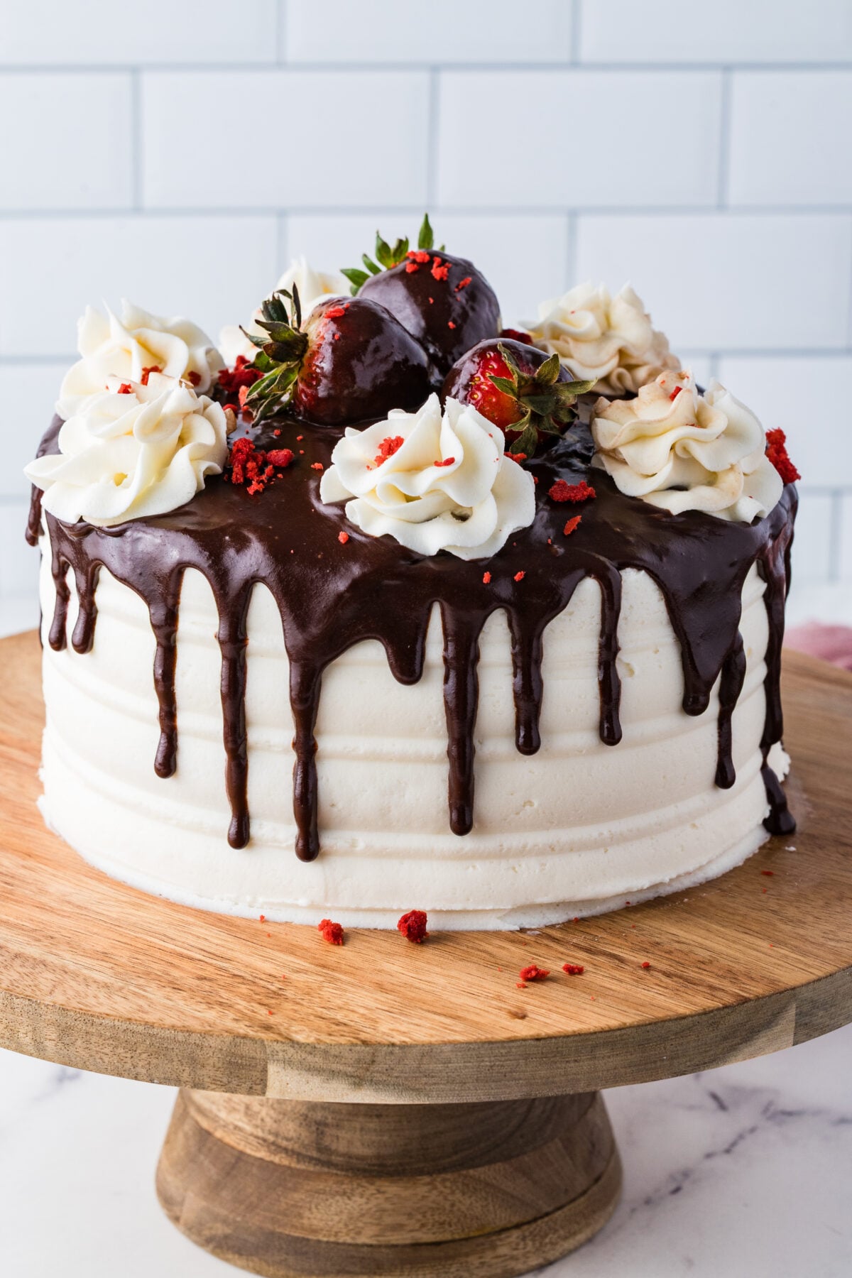 red velvet cake with cream cheese frosting, ganache and strawberries