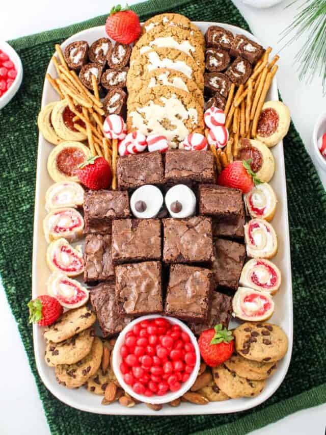 cropped-Christmas-Dessert-Charcuterie-Board-Rudolph