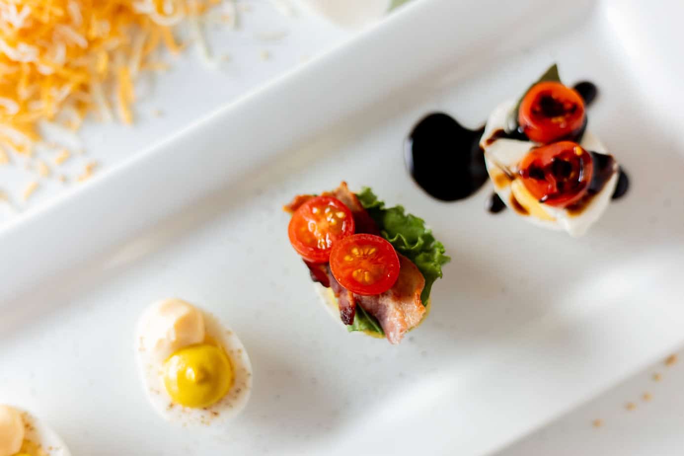 bacon lettuce and tomato on blt egg flight