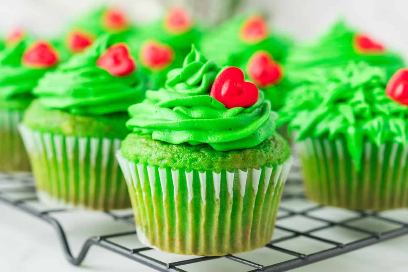 cute grinch cupcakes