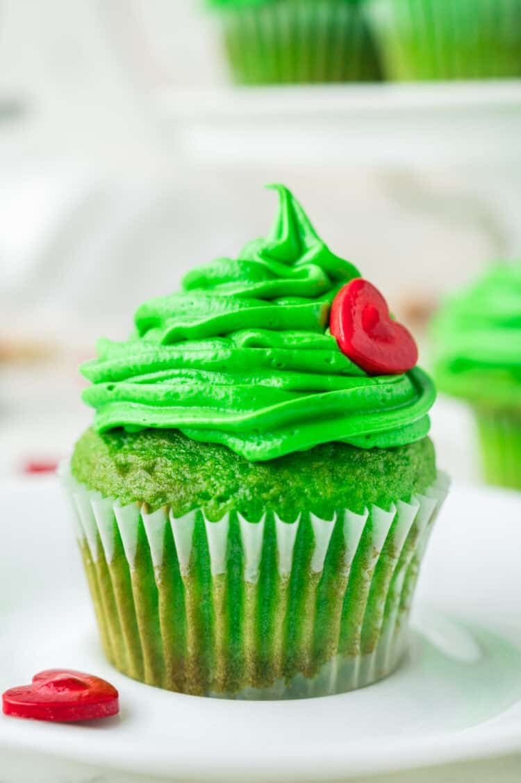 green cupcake decorate to match grinch green