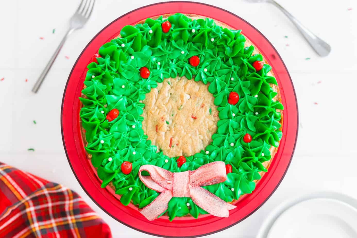 Christmas cookie cake that looks like a wreath - a chocolate chip cookie cake