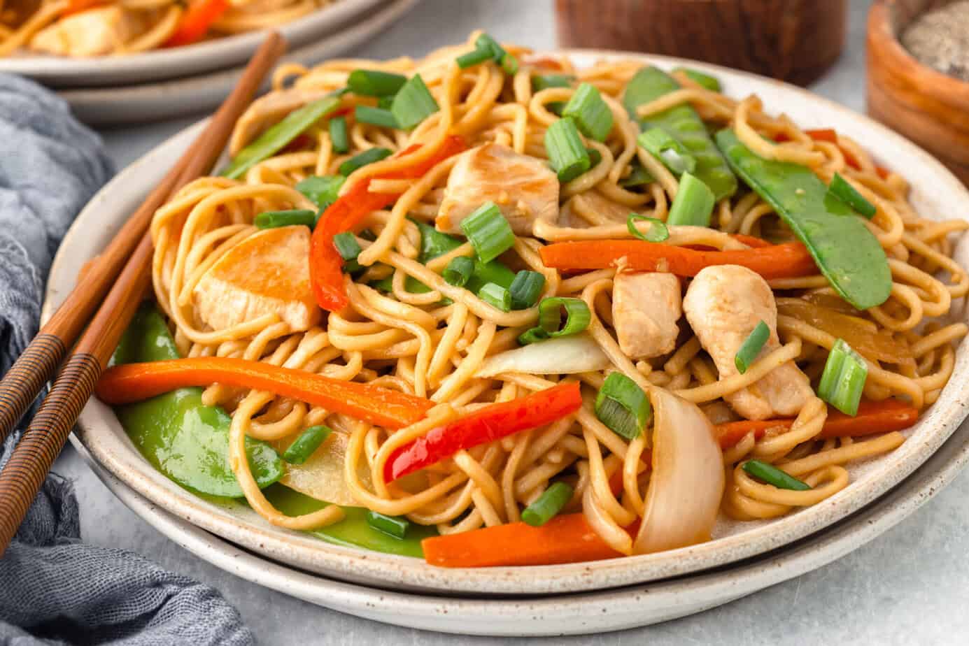 plate of chicken lo mein