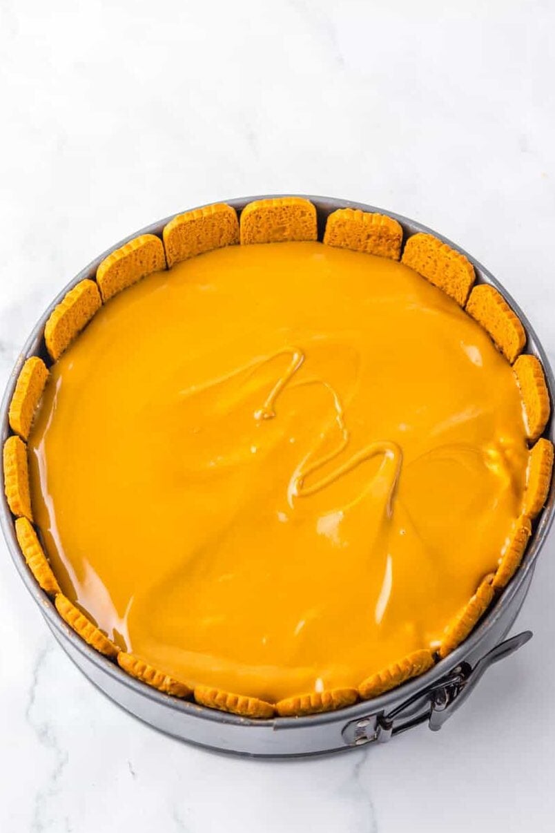 cookie butter topping over the cheesecake filling