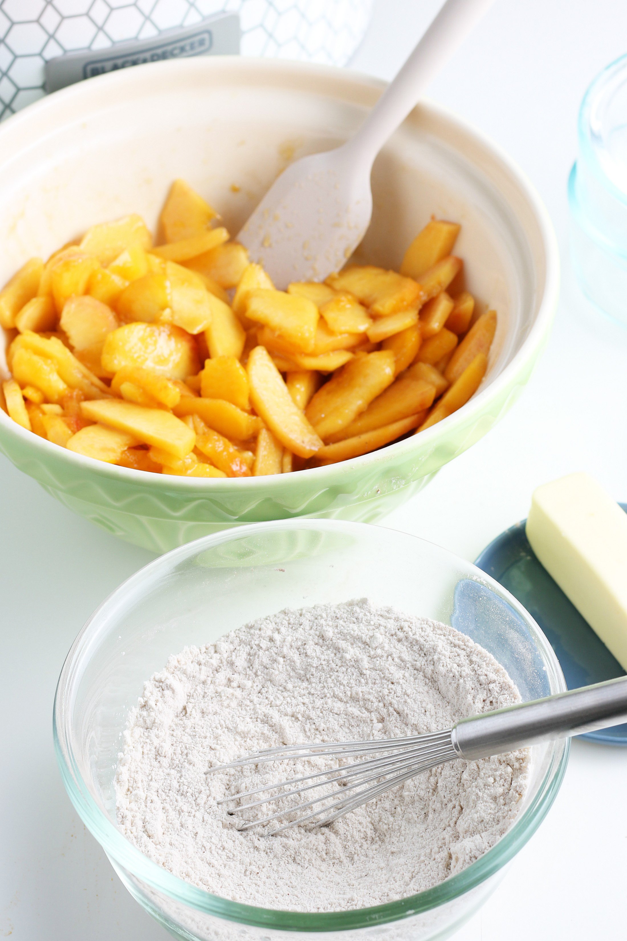 dry ingredients for slow cooker peach cobbler whisked together