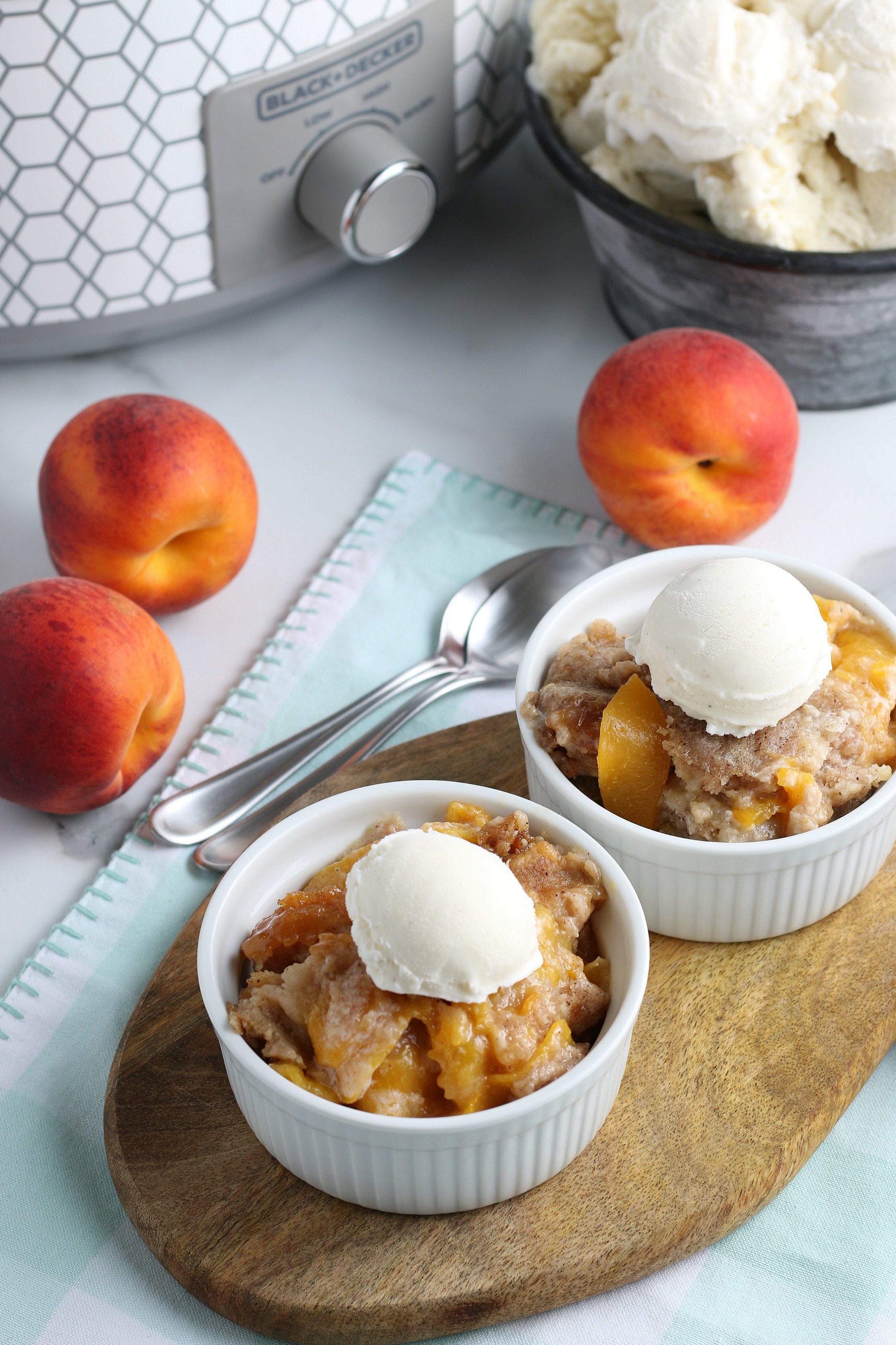 peach cobbler with ice cream
