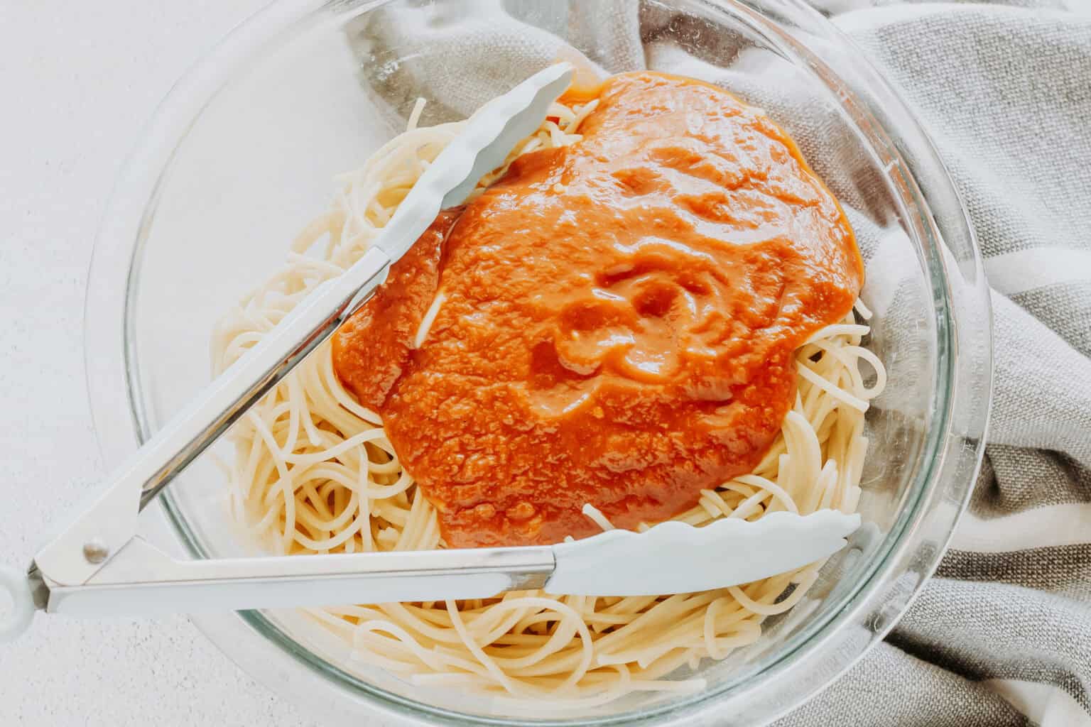spaghetti noodles with sauce