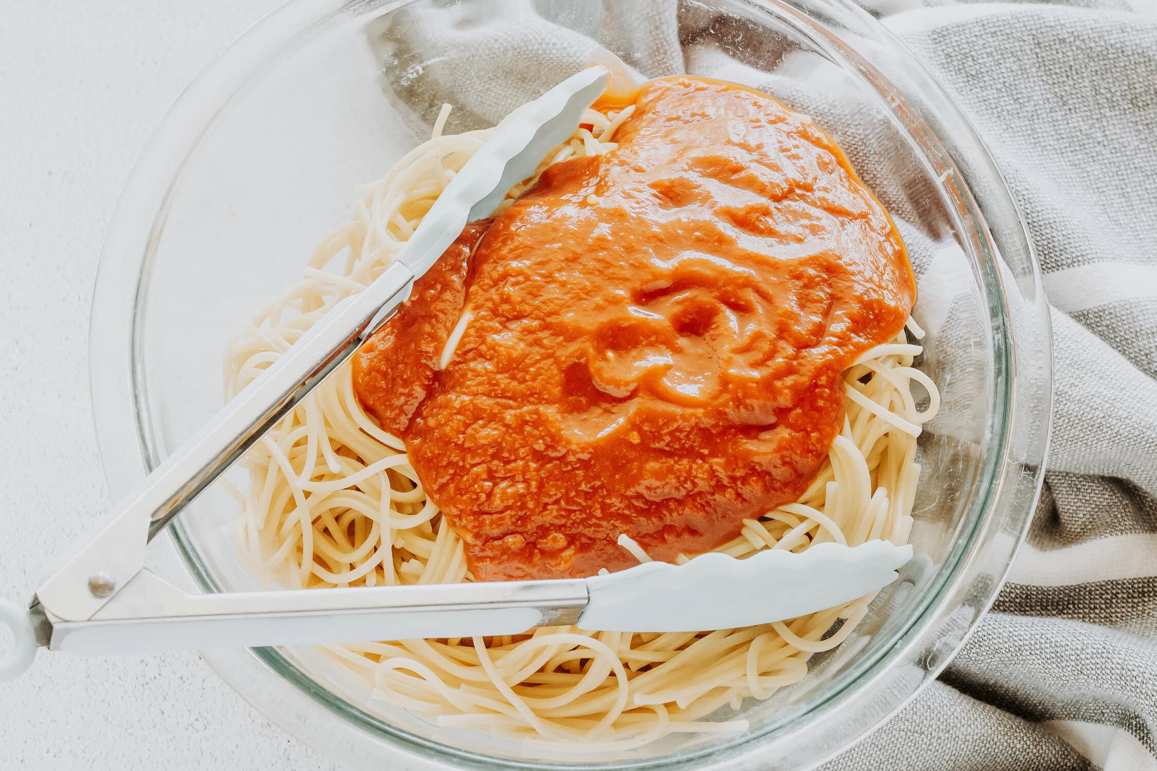 spaghetti noodles with sauce