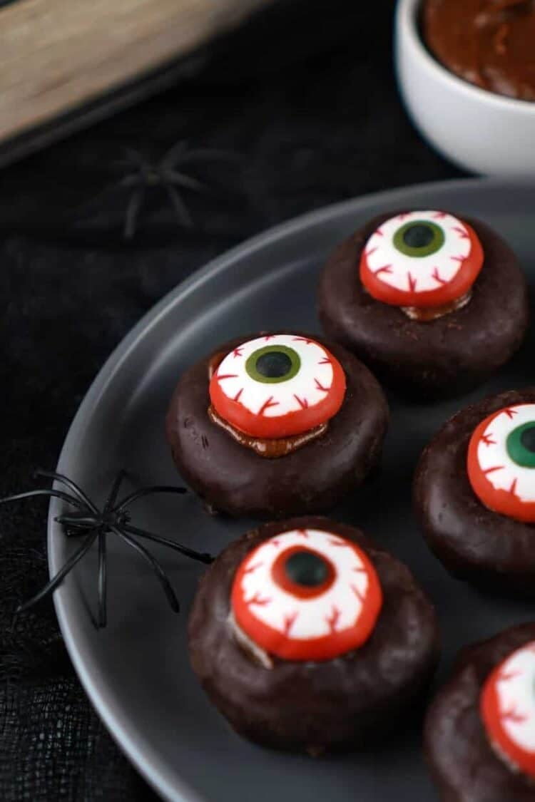mini eyeball donuts