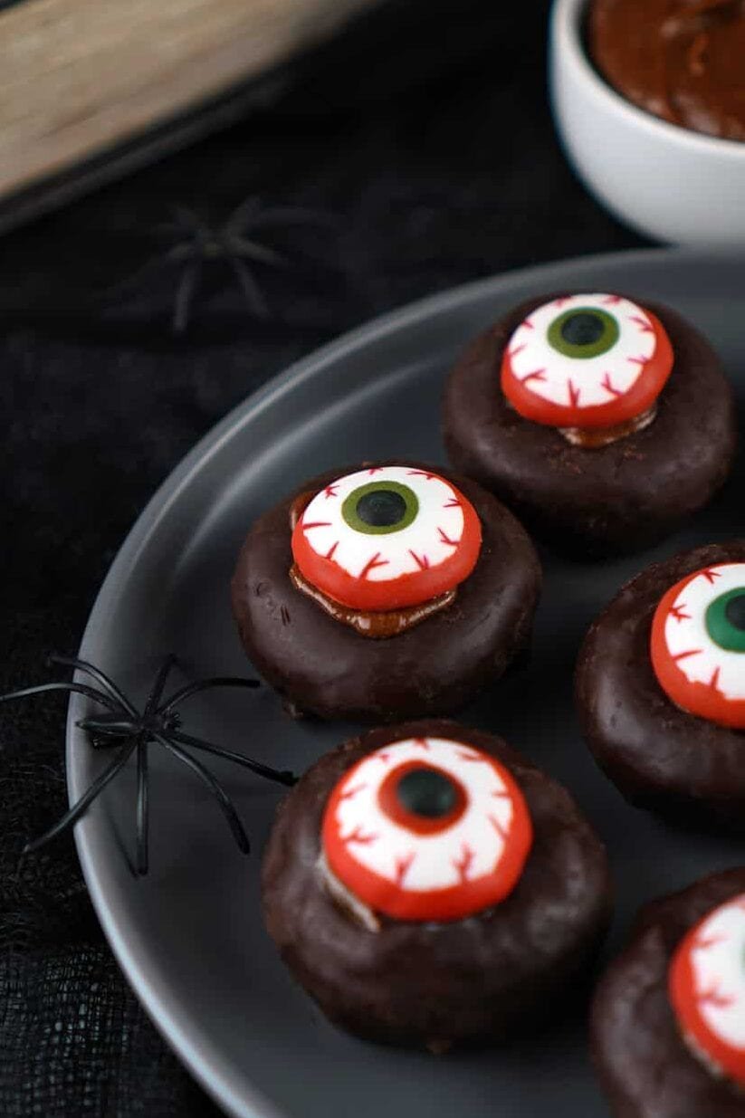 mini eyeball donuts