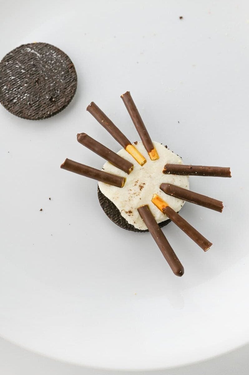 oreo open with pocky stick legs added to one side