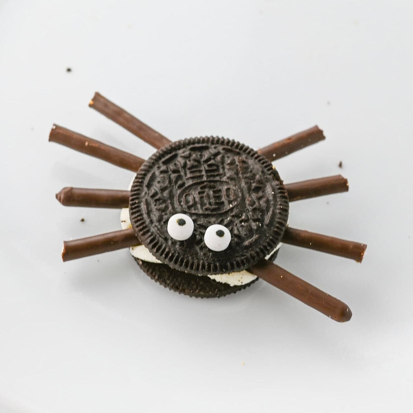finished oreo spider cookie