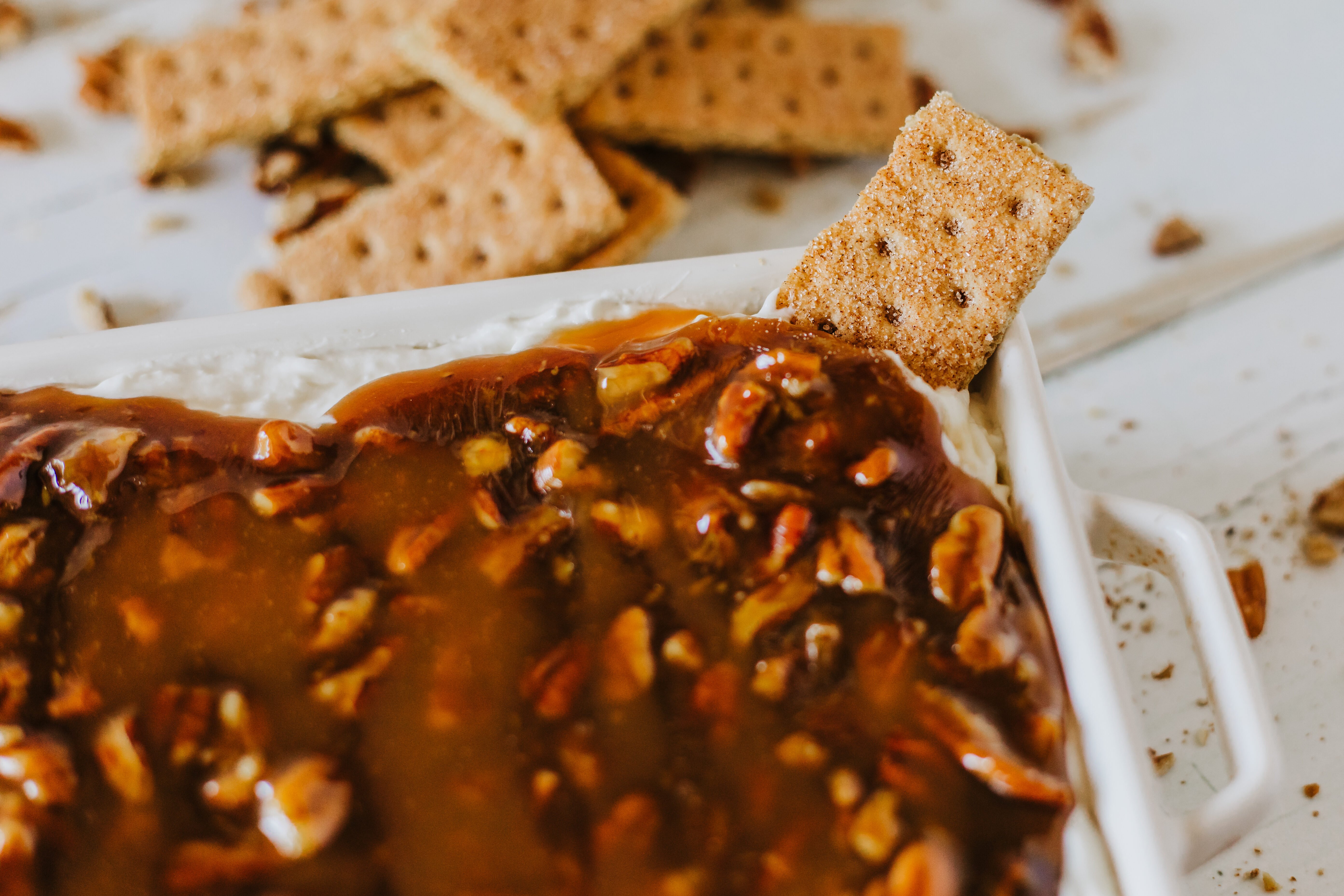 pecan pie dip with cinnamon graham crackers