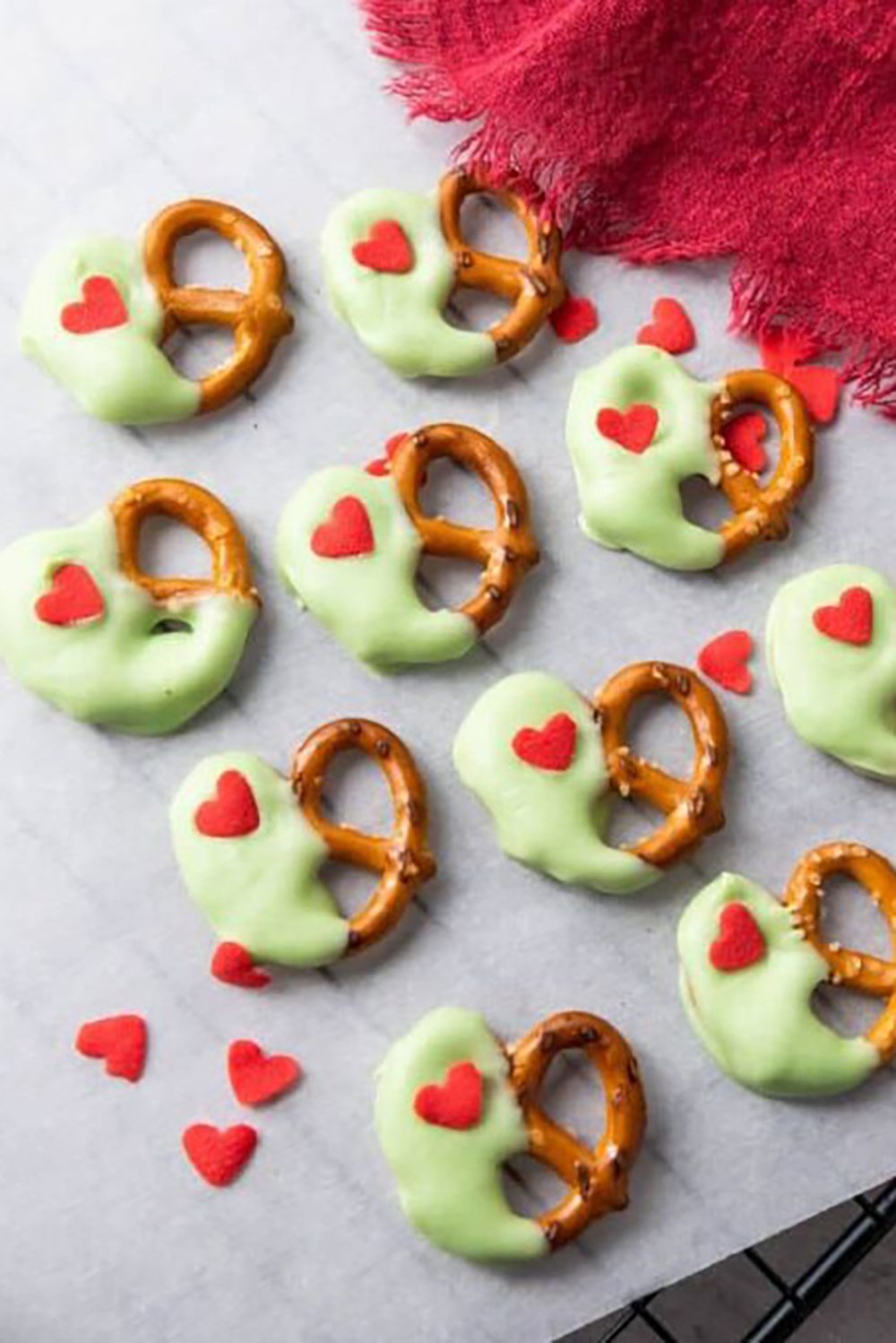 grinch pretzels
