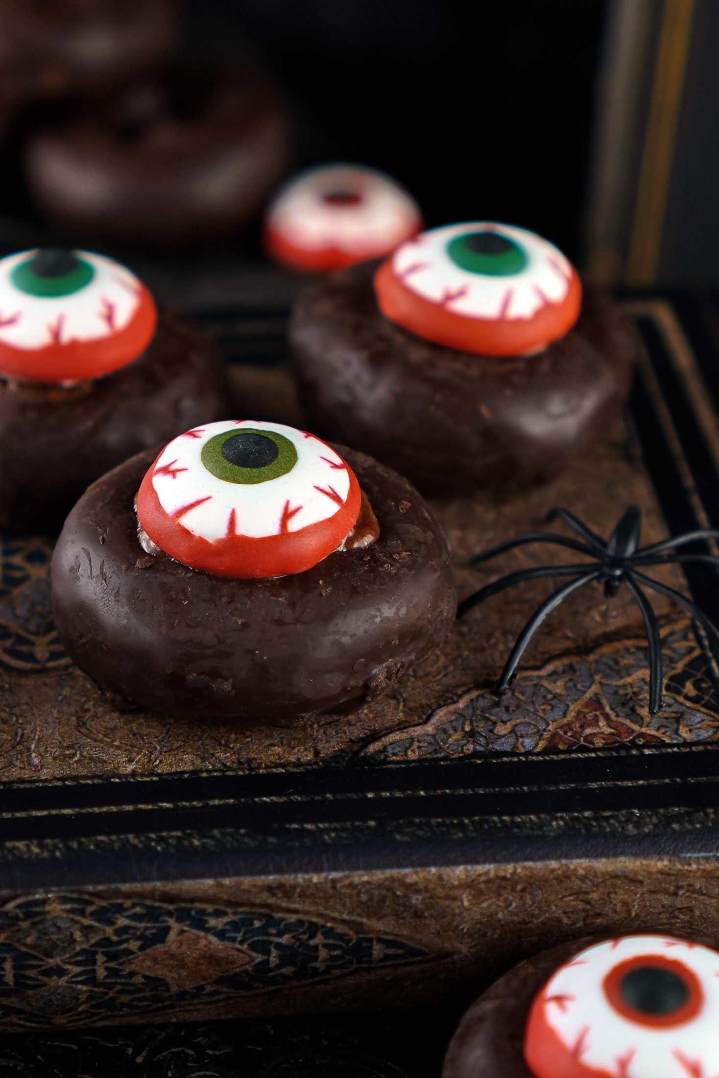 eyeball halloween donuts