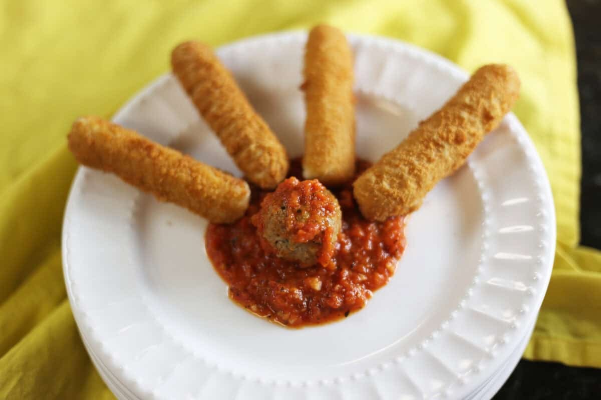 mozzarella sticks added as the tail feathers for the turkey